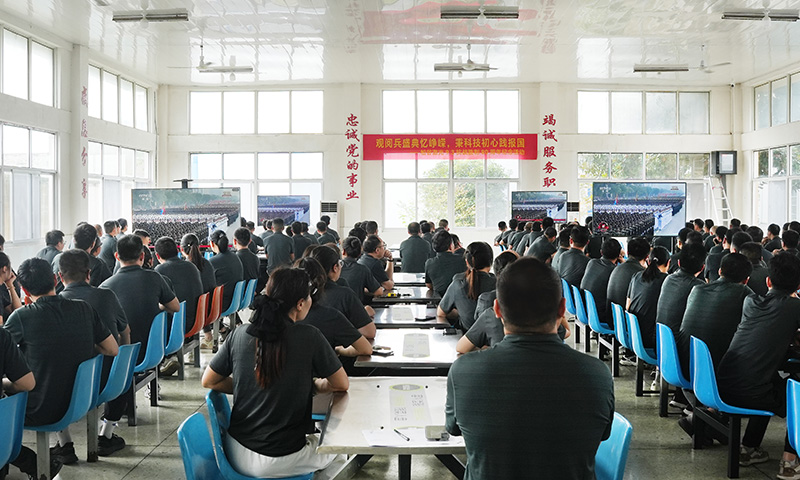 松(song)谷激(ji)光员工